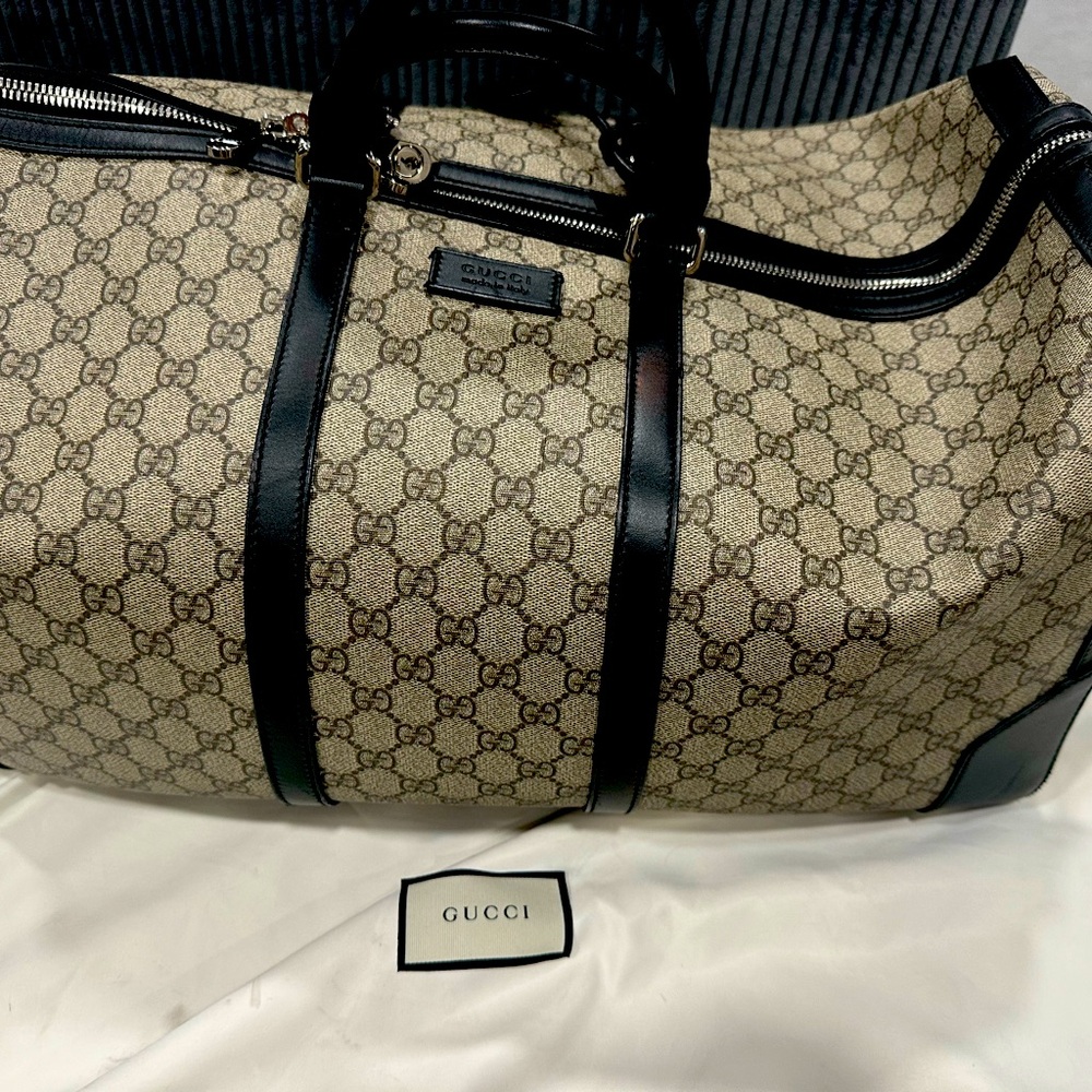 Gucci Duffle medium size carryall